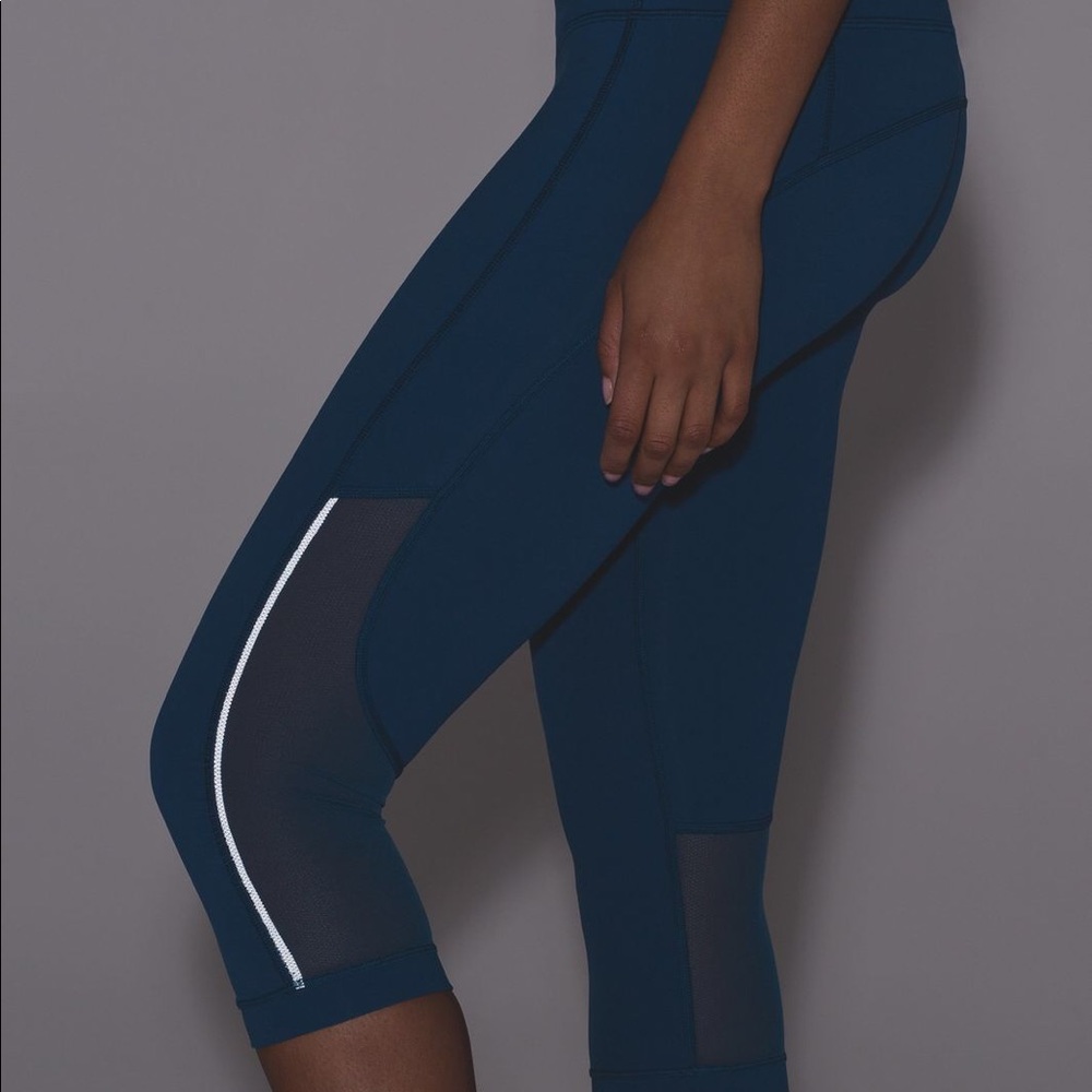 Lululemon Gear up Crop poisedon
